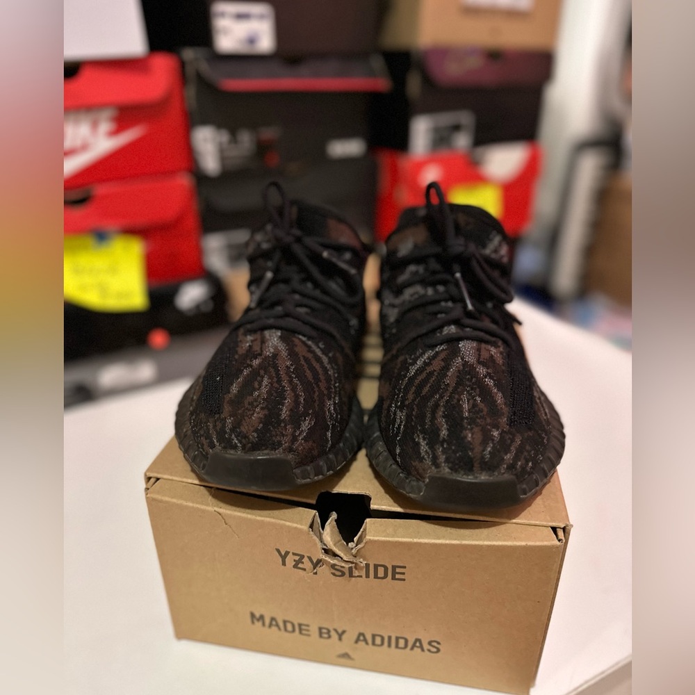 adidas Yeezy Boost 350 V2
MX Rock